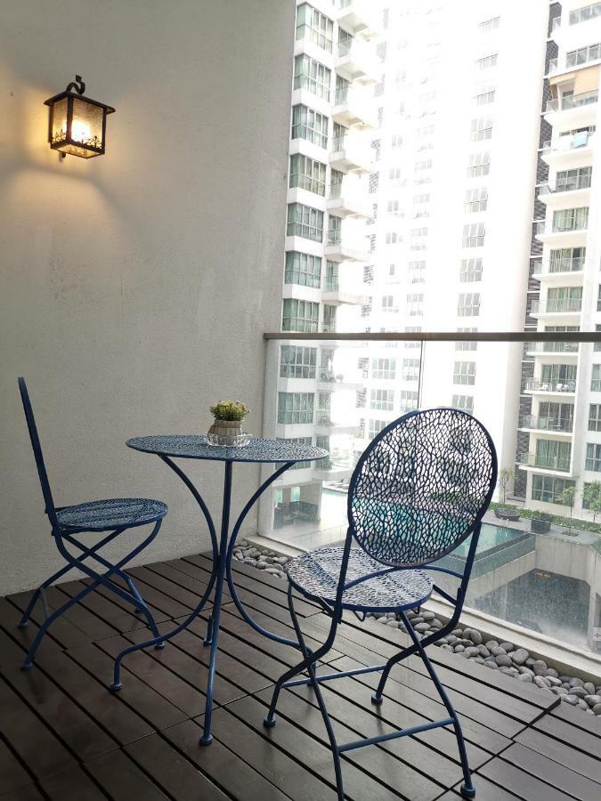 Хостел Regalia Skypool Klcc Куала-Лумпур Экстерьер фото
