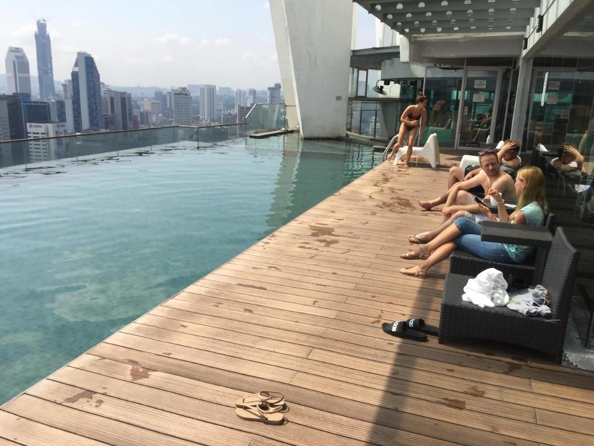 Хостел Regalia Skypool Klcc Куала-Лумпур Экстерьер фото